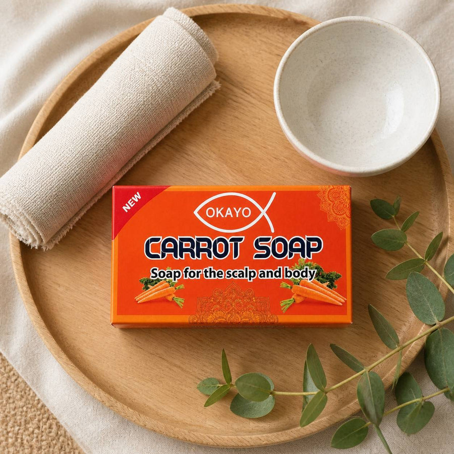 Savon à la Carotte Teint Clair Agit sur l'acné - Okayo – rituel d'utilisation vu du dessus, ambiance naturelle zen