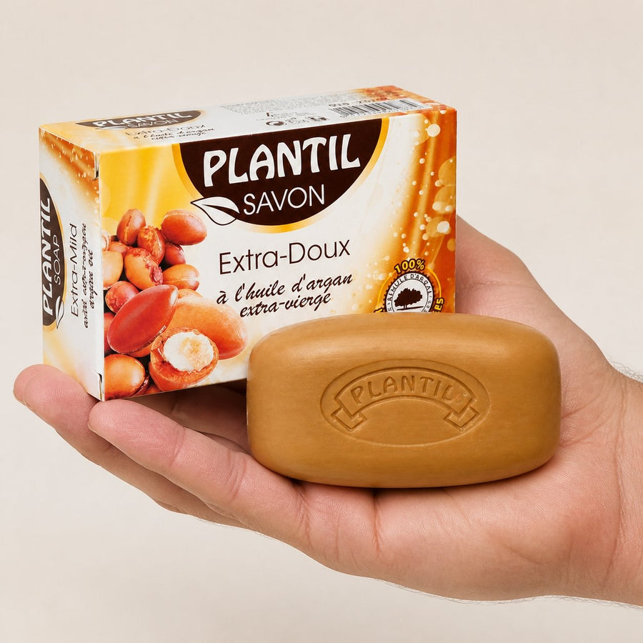 Savon à l’Argan Extra-Doux Plantil 80 g – taille et contenance réelles du produit en main