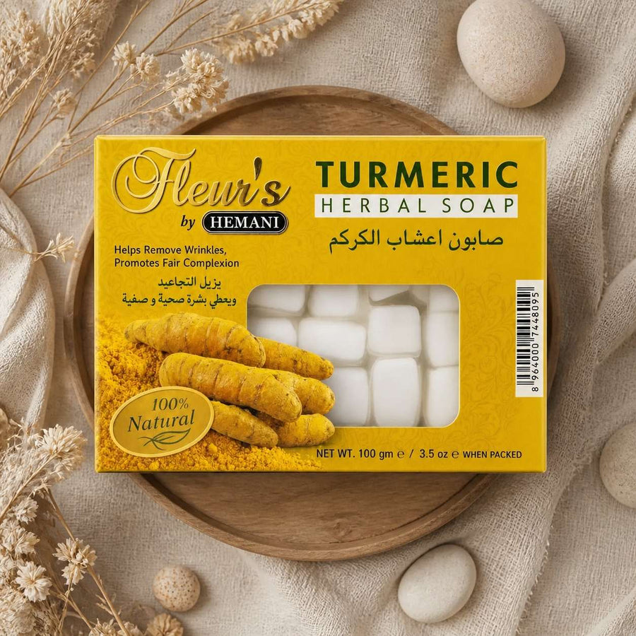 Savon au Curcuma Hemani - 100g – composition flat lay avec éléments naturels, vue du dessus