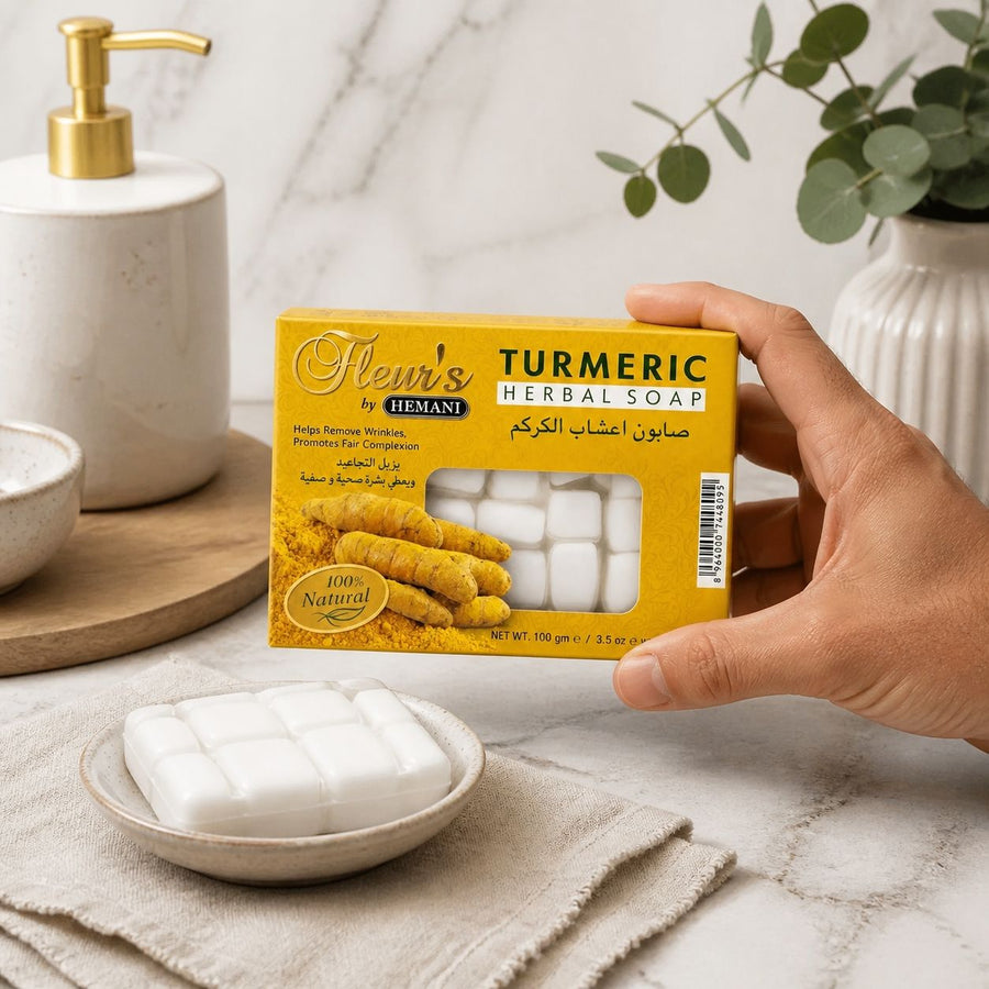 Savon au Curcuma Hemani - 100g – application en situation réelle, geste de soin quotidien