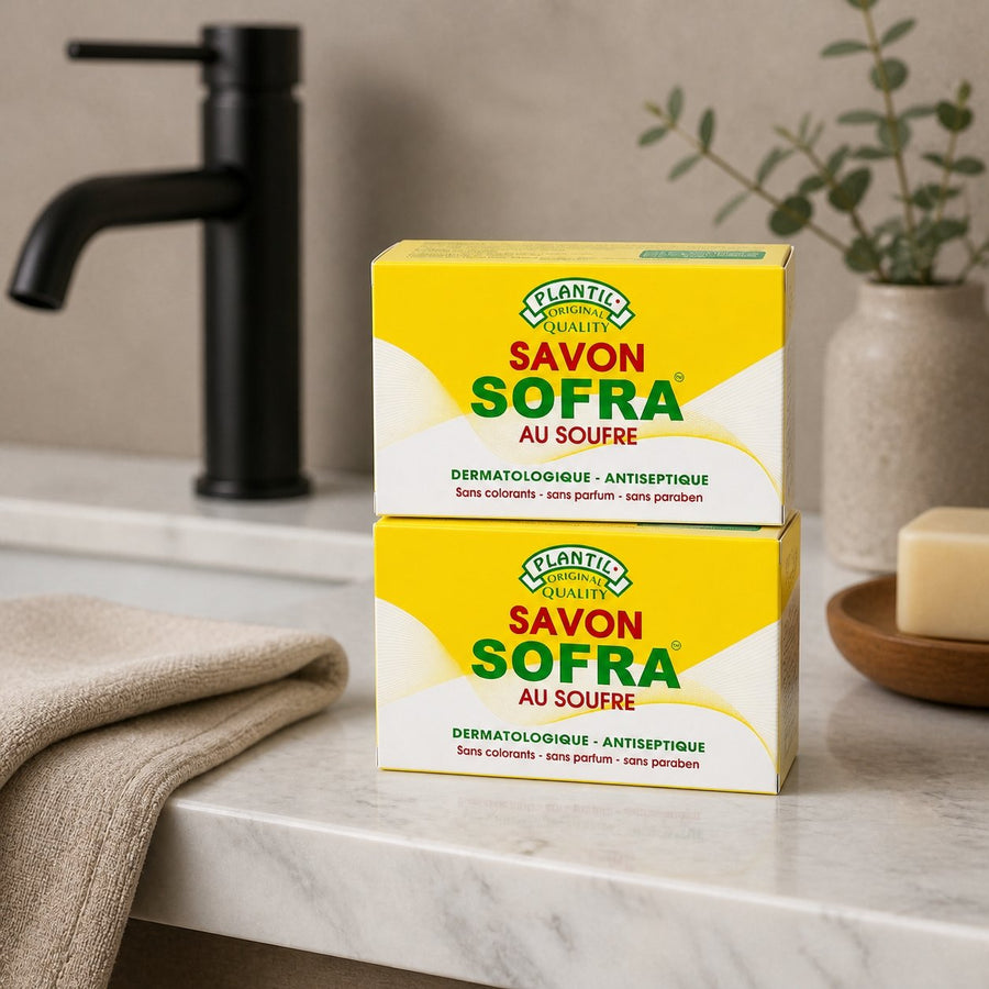 Lot de 2 – Savon Sofra au Soufre Anti-Acné (Peaux Grasses & Sensibles) | Sans Parfum, Sans Paraben, Sans Colorant – présentation du produit dans une salle de bain lumineuse et naturelle