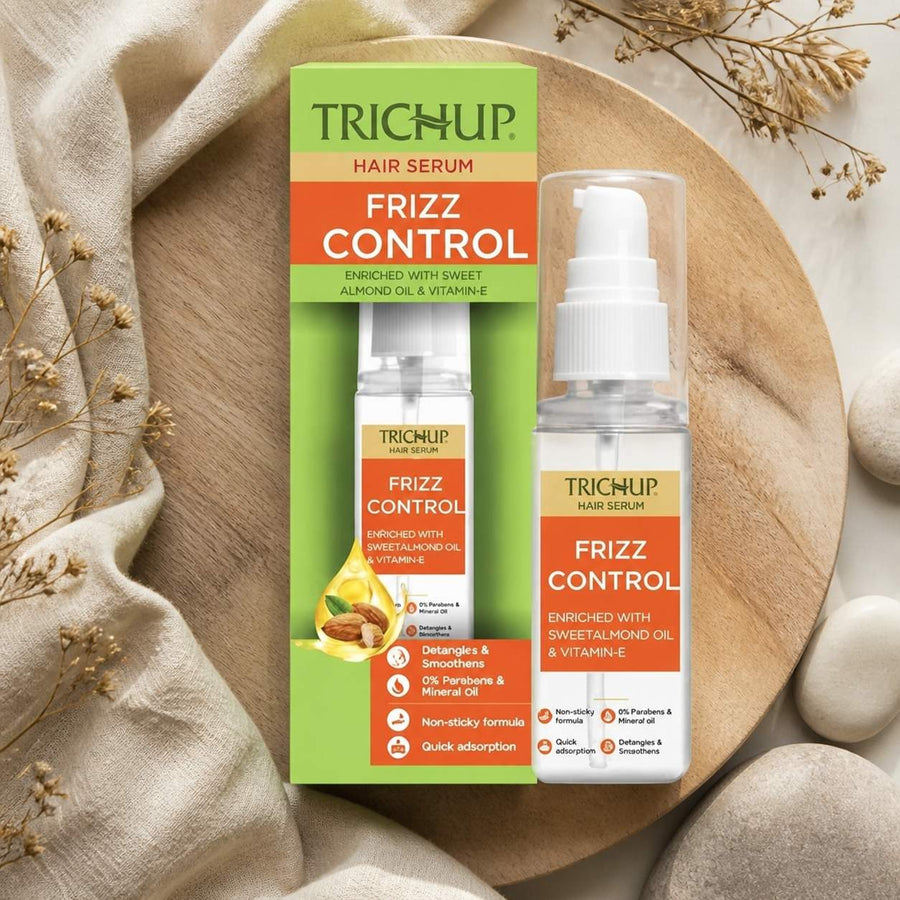 Sérum Capillaire Trichup contre les Frisottis – composition flat lay avec éléments naturels, vue du dessus