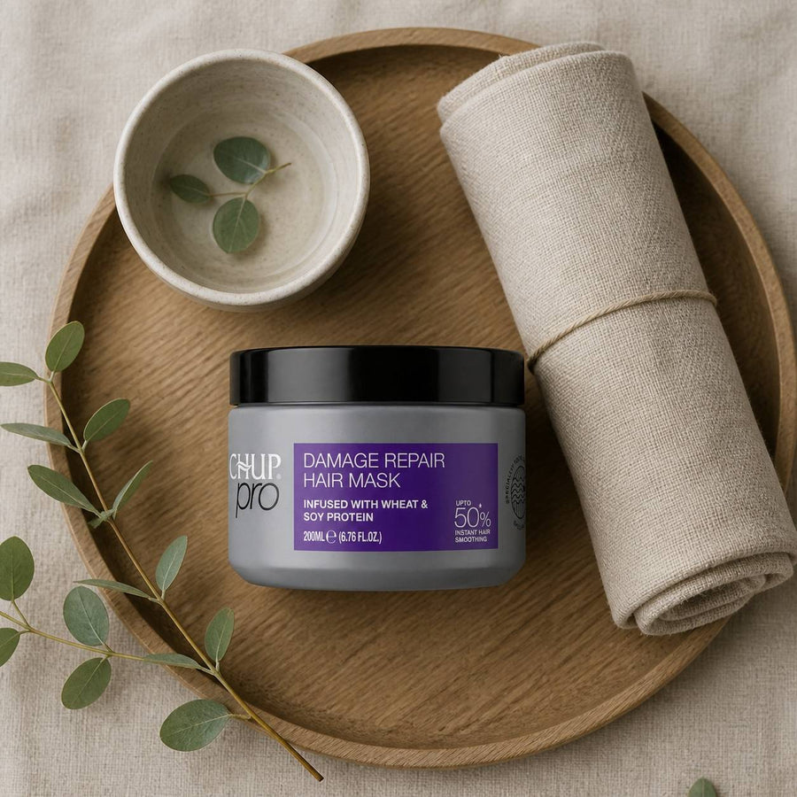 Trichup Pro Masque Capillaire Réparation (Damage Repair) – Protéines de Blé & Soja – 200 ml – rituel d'utilisation vu du dessus, ambiance naturelle zen