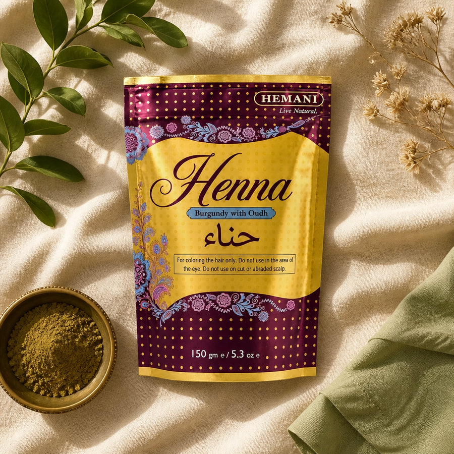 Poudre de Henné Burgundy Hemani - 150g - ambiance flatlay vue du dessus, packaging d'origine préservé